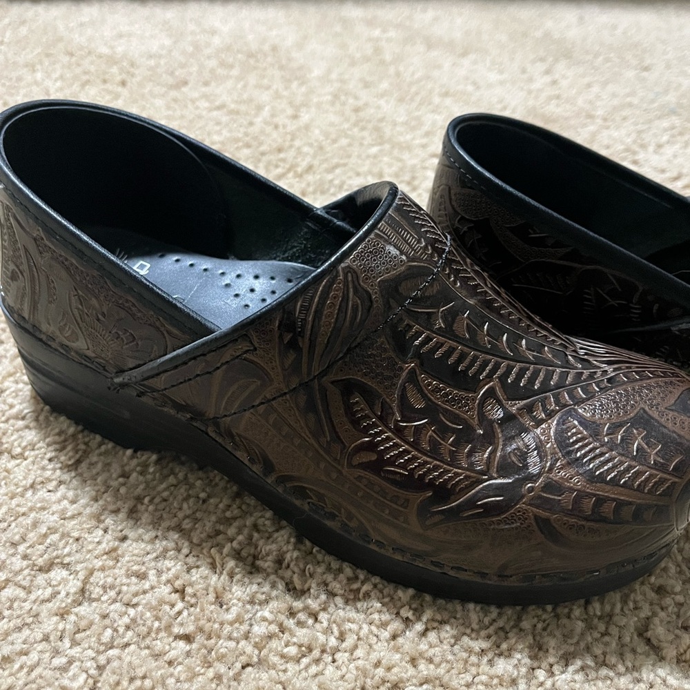 Dansko brown leather shoes clogs EU size 40 US size 8.5